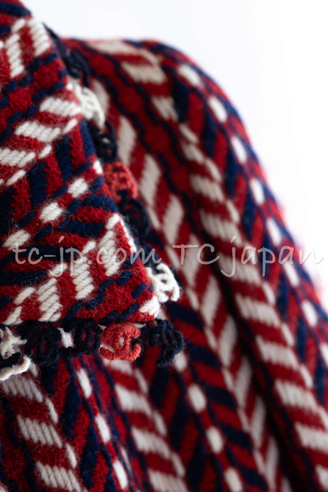 CHANEL 04A Red Navy Tricolore Wool Tweed Many CC Logo Trim Jacket 36 ④ シャネル レッド トリコロール ウール 限定版 コレクティブル ツイード ジャケット CCマーク多数 カメリアブローチ付 即発