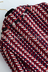 CHANEL 04A Red Navy Tricolore Wool Tweed Many CC Logo Trim Jacket 36 ④ シャネル レッド トリコロール ウール 限定版 コレクティブル ツイード ジャケット CCマーク多数 カメリアブローチ付 即発