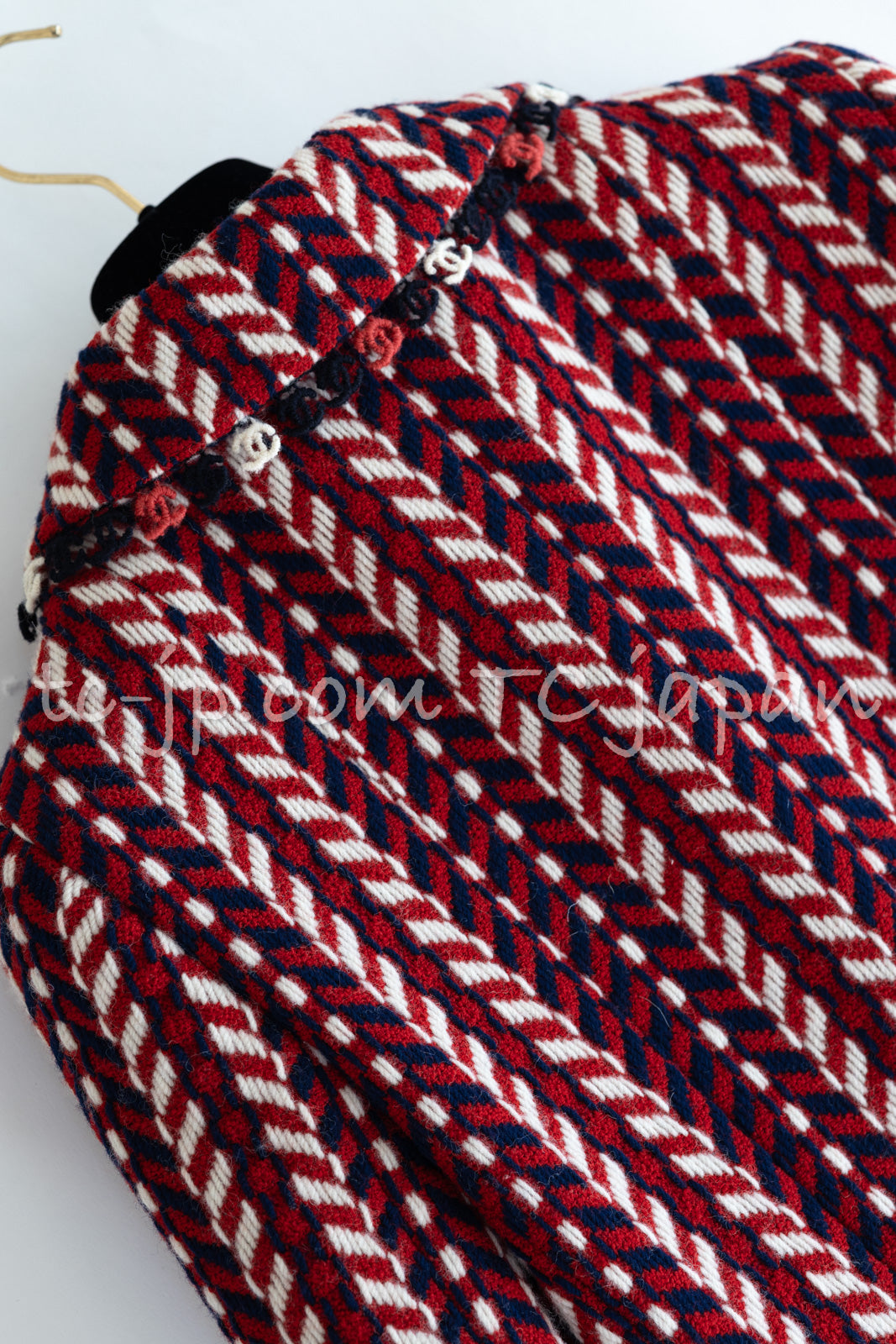 CHANEL 04A Red Navy Tricolore Wool Tweed Many CC Logo Trim Jacket 36 ④ シャネル レッド トリコロール ウール 限定版 コレクティブル ツイード ジャケット CCマーク多数 カメリアブローチ付 即発