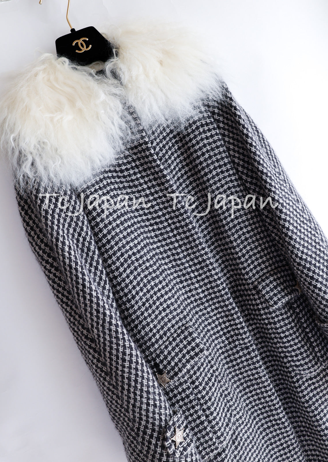 CHANEL 14PF Black Gray Mohair Light Long Coat With Soft real Lamb Fur 34 36 38 シャネル グレー ホワイト モヘア とっても軽くてふんわり暖か リアル ラム ファー付 ロング コート 即発