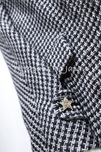 CHANEL 14PF Black Gray Mohair Light Long Coat With Soft real Lamb Fur 34 36 38 シャネル グレー ホワイト モヘア とっても軽くてふんわり暖か リアル ラム ファー付 ロング コート 即発