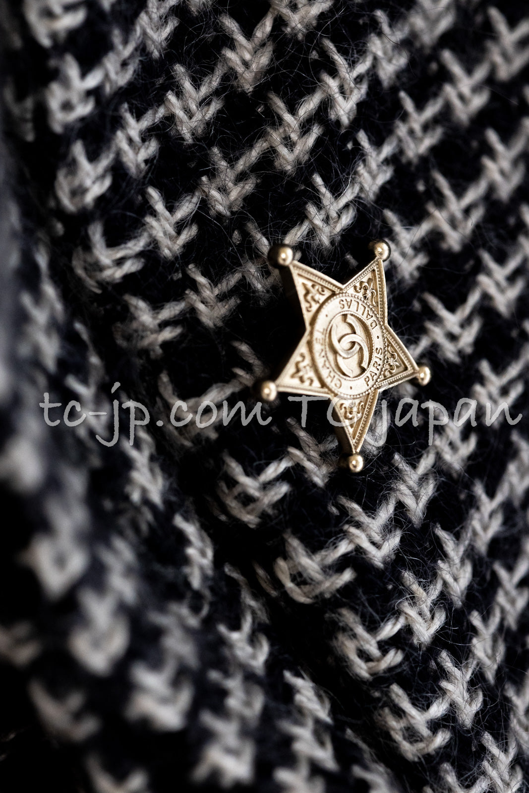 CHANEL 14PF Black Gray Mohair Light Long Coat With Soft real Lamb Fur 34 36 38 シャネル グレー ホワイト モヘア とっても軽くてふんわり暖か リアル ラム ファー付 ロング コート 即発