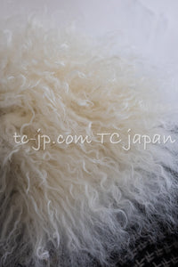 CHANEL 14PF Black Gray Mohair Light Long Coat With Soft real Lamb Fur 34 36 38 シャネル グレー ホワイト モヘア とっても軽くてふんわり暖か リアル ラム ファー付 ロング コート 即発