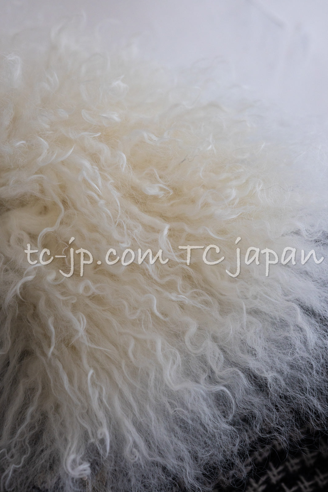CHANEL 14PF Black Gray Mohair Light Long Coat With Soft real Lamb Fur 34 36 38 シャネル グレー ホワイト モヘア とっても軽くてふんわり暖か リアル ラム ファー付 ロング コート 即発