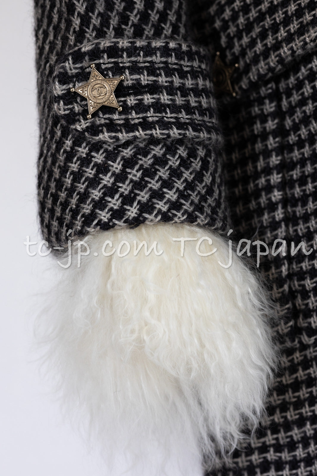 CHANEL 14PF Black Gray Mohair Light Long Coat With Soft real Lamb Fur 34 36 38 シャネル グレー ホワイト モヘア とっても軽くてふんわり暖か リアル ラム ファー付 ロング コート 即発
