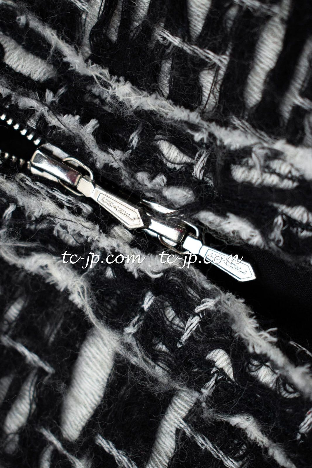 CHANEL 10PF Black White Zipper Stand Collar Jacket Coat 42 シャネル ブラック ホワイト ジッパー スタンド襟 ジャケット コート 即発