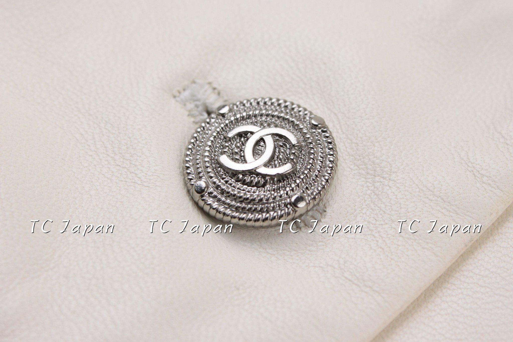 Chanel 12C ivory Creme lambskin jacket with silver collars 38 シャネル アイボリー・レザー・ジャケット新品紙タグ付 - シャネル TC JAPAN