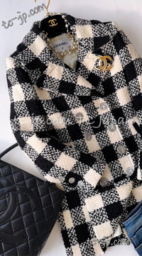 CHANEL 16PF Ivory Black Wool Silk Double Tweed Coat 34 36 38 40 シャネル アイボリー ブラック ウール シルク チェック ツイード コート メンズも!即発