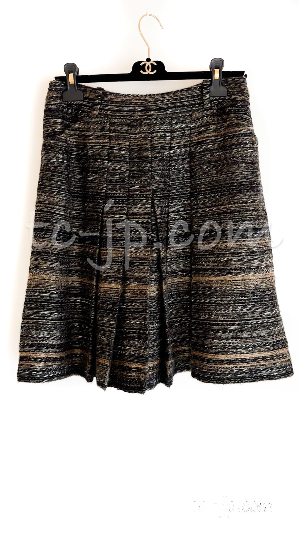 CHANEL 05A Black Charcoal Rabbit Fur trim Jacket Skirt Suit 38 42 シャネル ブラック・チャコール グレー・ラビット ファー ・ジャケット・スカート・スーツ 即発