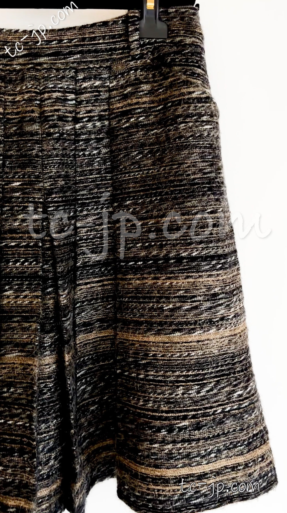 CHANEL 05A Black Charcoal Rabbit Fur trim Jacket Skirt Suit 38 42 シャネル ブラック・チャコール グレー・ラビット ファー ・ジャケット・スカート・スーツ 即発