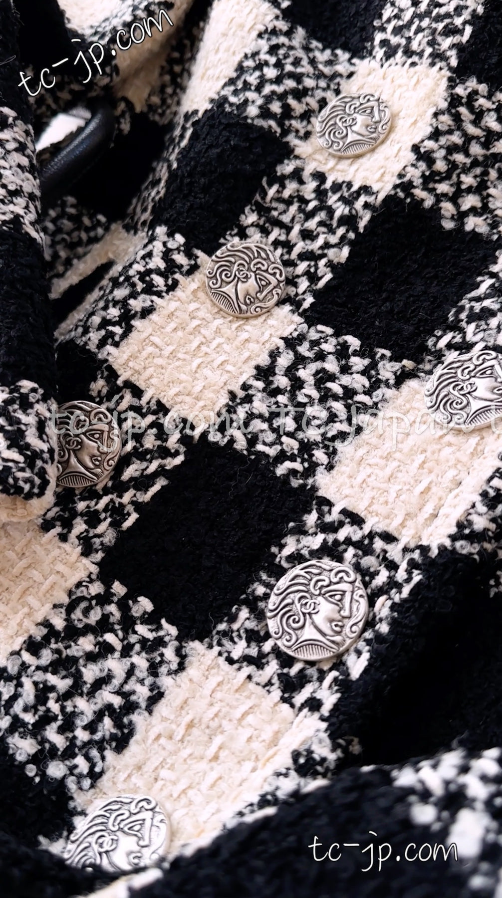 CHANEL 16PF Ivory Black Wool Silk Double Tweed Coat 34 36 38 40 シャネル アイボリー ブラック ウール シルク チェック ツイード コート メンズも!即発