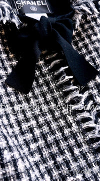 CHANEL 04PF Black Ivory Bow Ribbon Jacket Skirt 36 シャネル ブラック アイボリー リボン ツイード ジャケット スカート 即発