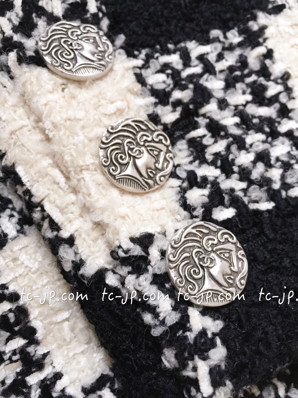 CHANEL 16PF Ivory Black Wool Silk Double Tweed Coat 34 36 38 40 シャネル アイボリー ブラック ウール シルク チェック ツイード コート メンズも!即発