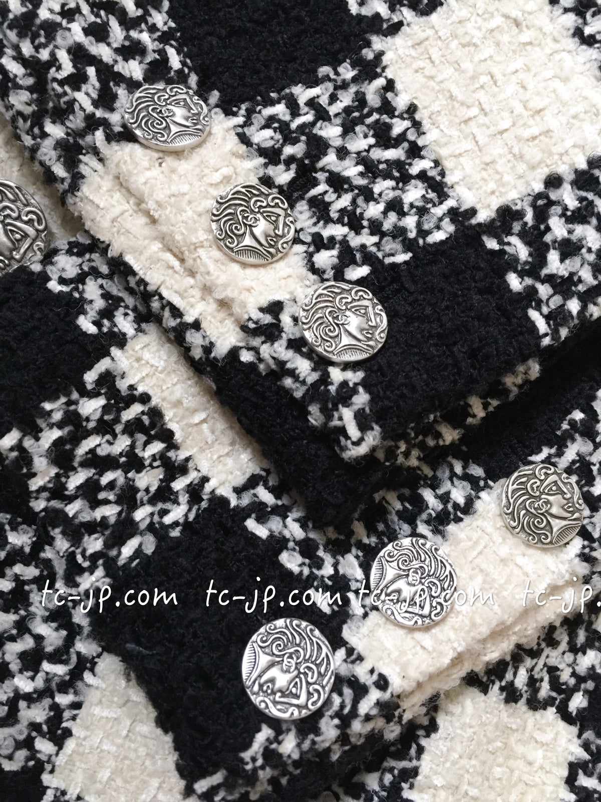 CHANEL 16PF Ivory Black Wool Silk Double Tweed Coat 34 36 38 40 シャネル アイボリー ブラック ウール シルク チェック ツイード コート メンズも!即発