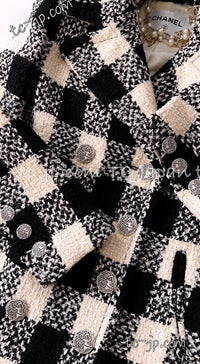 CHANEL 16PF Ivory Black Wool Silk Double Tweed Coat 34 36 38 40 シャネル アイボリー ブラック ウール シルク チェック ツイード コート メンズも!即発