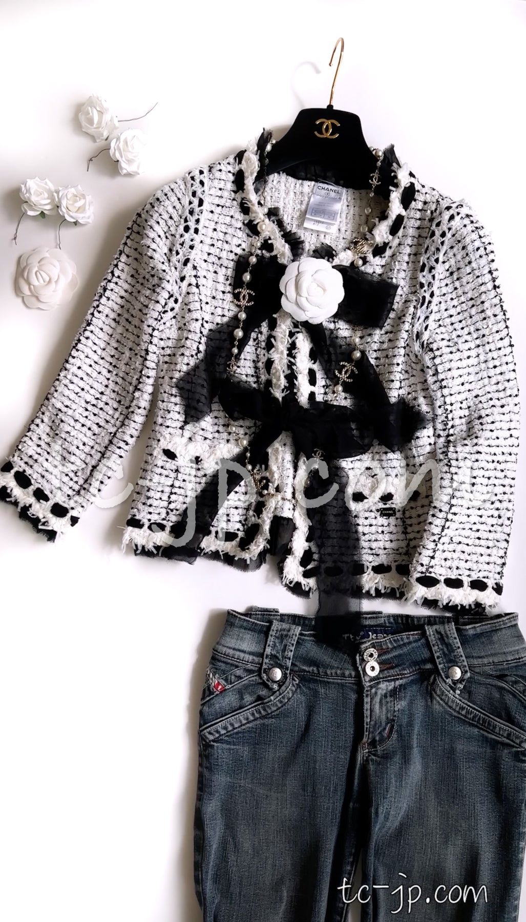 CHANEL 05S White Black Tweed Cardigan Jacket 34 36 シャネル ホワイト ブラック リボン ツイード カーディガン ジャケット 即発