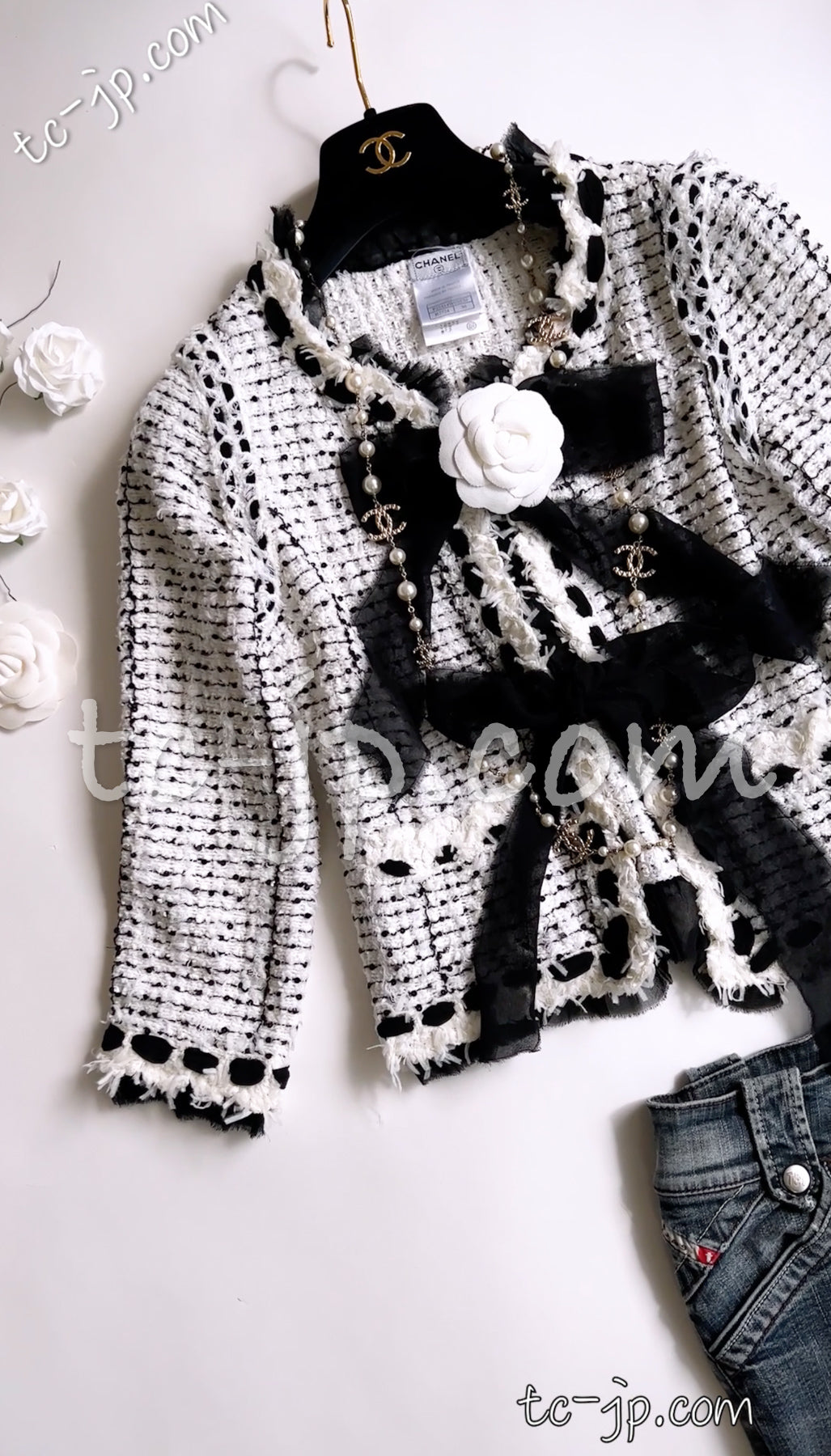 CHANEL 05S White Black Tweed Cardigan Jacket 34 36 シャネル ホワイト ブラック リボン ツイード カーディガン ジャケット 即発