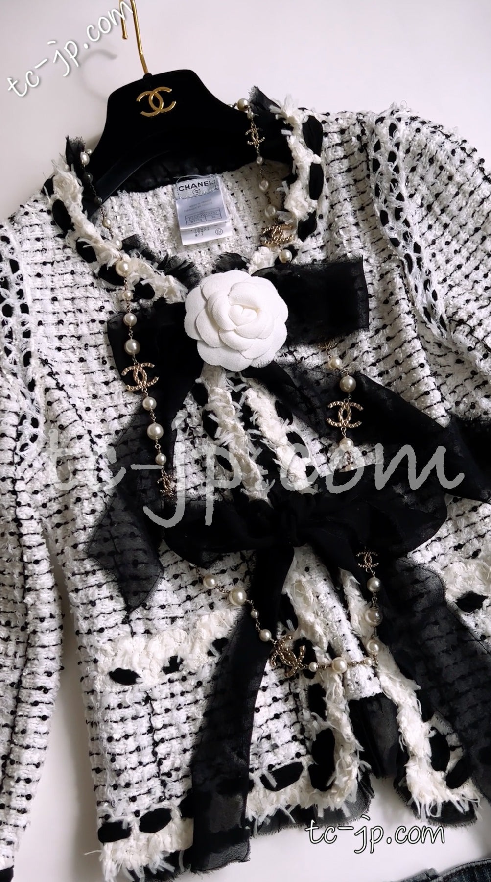 CHANEL 05S White Black Tweed Cardigan Jacket 34 36 シャネル ホワイト ブラック リボン ツイード カーディガン ジャケット 即発