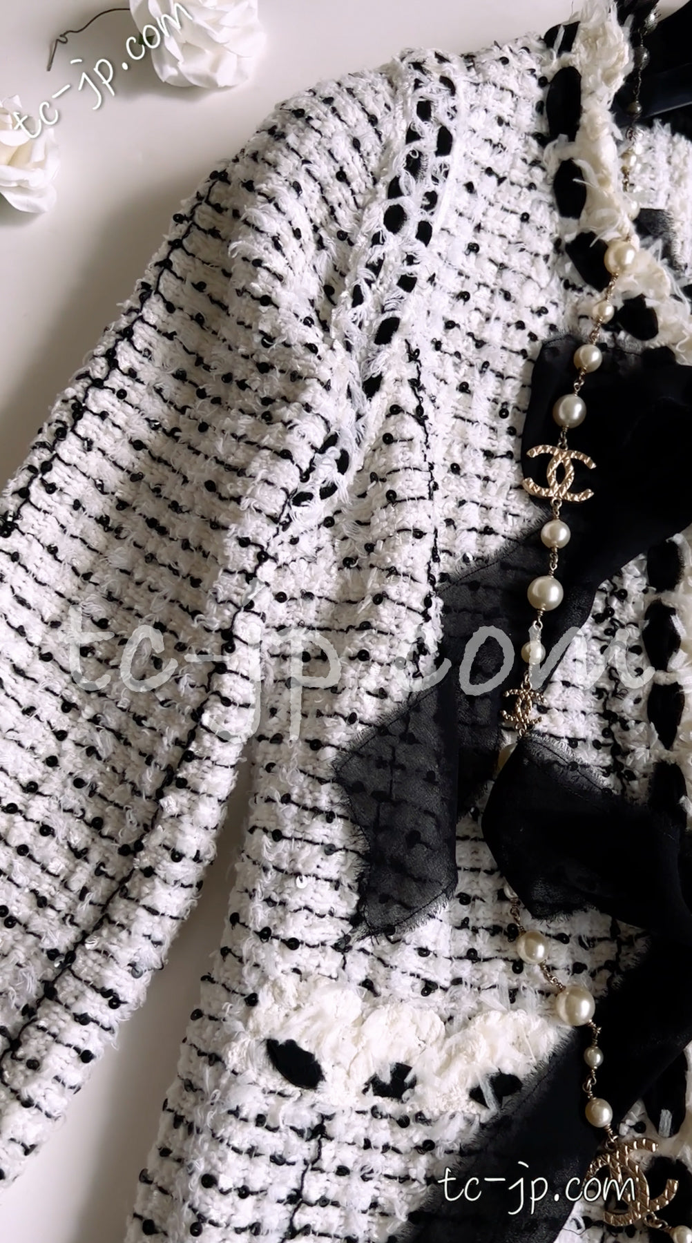 CHANEL 05S White Black Tweed Cardigan Jacket 34 36 シャネル ホワイト ブラック リボン ツイード カーディガン ジャケット 即発