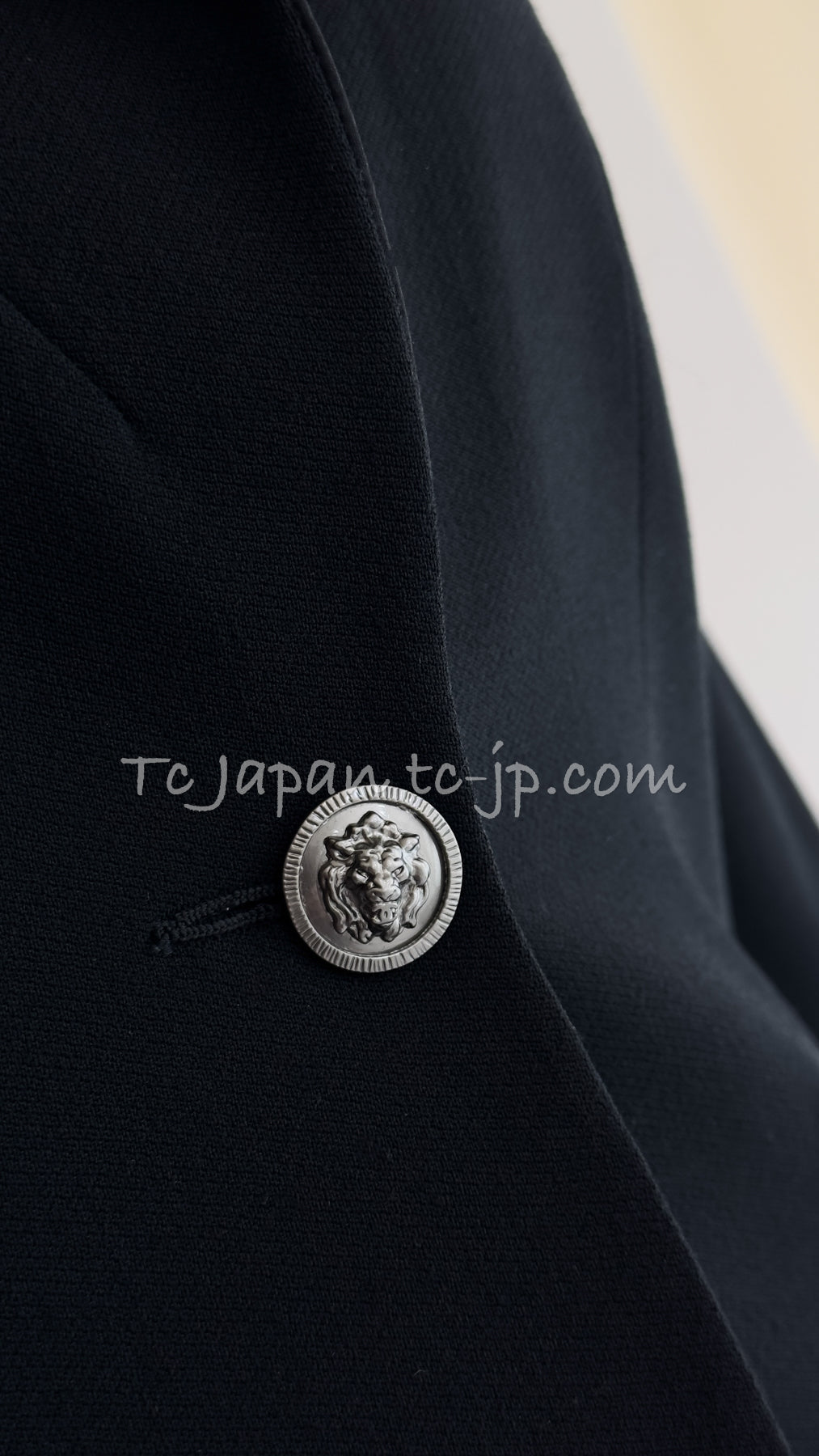 CHANEL 08PF Black Wool Lion Button Blazer Jacket 36 シャネル ブラック・ウール・ライオンボタン・ジャケット