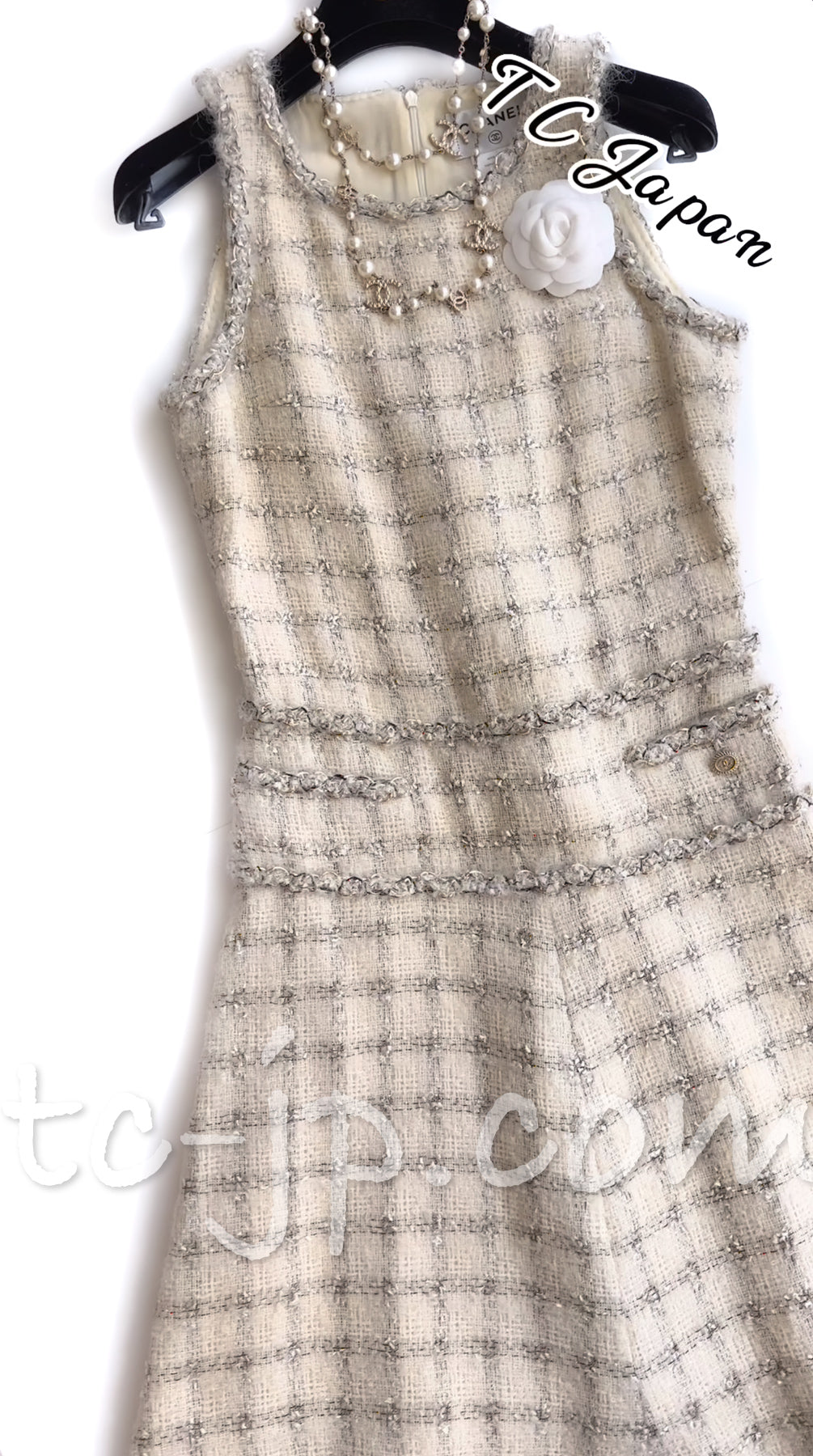 CHANEL 11A $6K Uma Thurman ivory Wool Gold Chain Trimming Dress 34 36 38 シャネル アイボリー ウール チェーン トリム ワンピース 即発