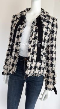 CHANEL 04PF Ivory Beige Bow Ribbon Jacket Skirt Suit 38 42 シャネル アイボリー ベージュ リボン ツイード ジャケット スカート スーツ 即発