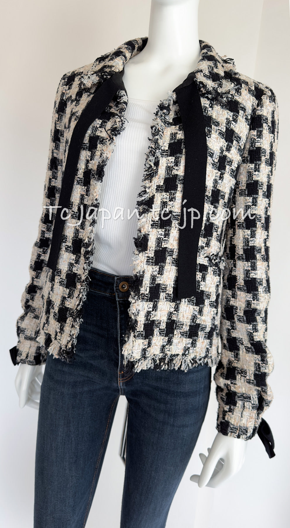 CHANEL 04PF Ivory Beige Bow Ribbon Jacket Skirt Suit 38 42 シャネル アイボリー ベージュ リボン ツイード ジャケット スカート スーツ 即発