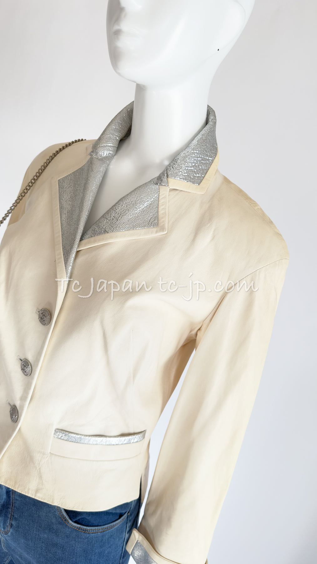 CHANEL 12C ivory Creme Lambskin Leather Jacket with Silver Collars 38 シャネル アイボリー・レザー・ジャケット即発