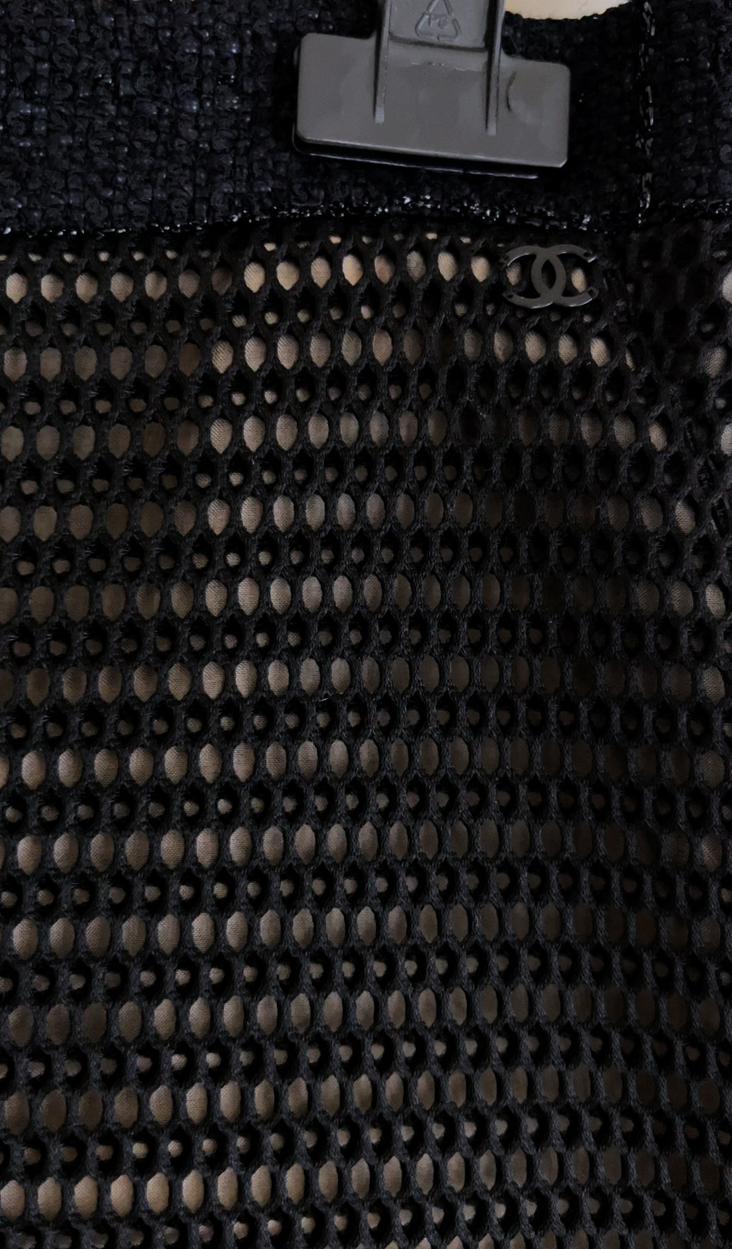 CHANEL 13S Black Stretchable Mesh Jacket With Pearl Button Skirt 40 44 シャネル ブラック ビッグ パール ボタン ストレッチ メッシュ スカート 即発