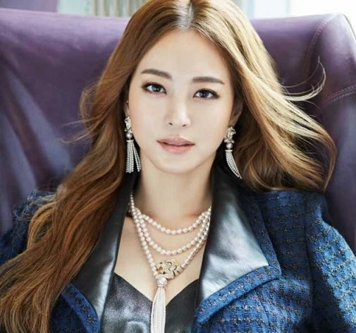 CHANEL Spring Summer feature with Han Ye-seul