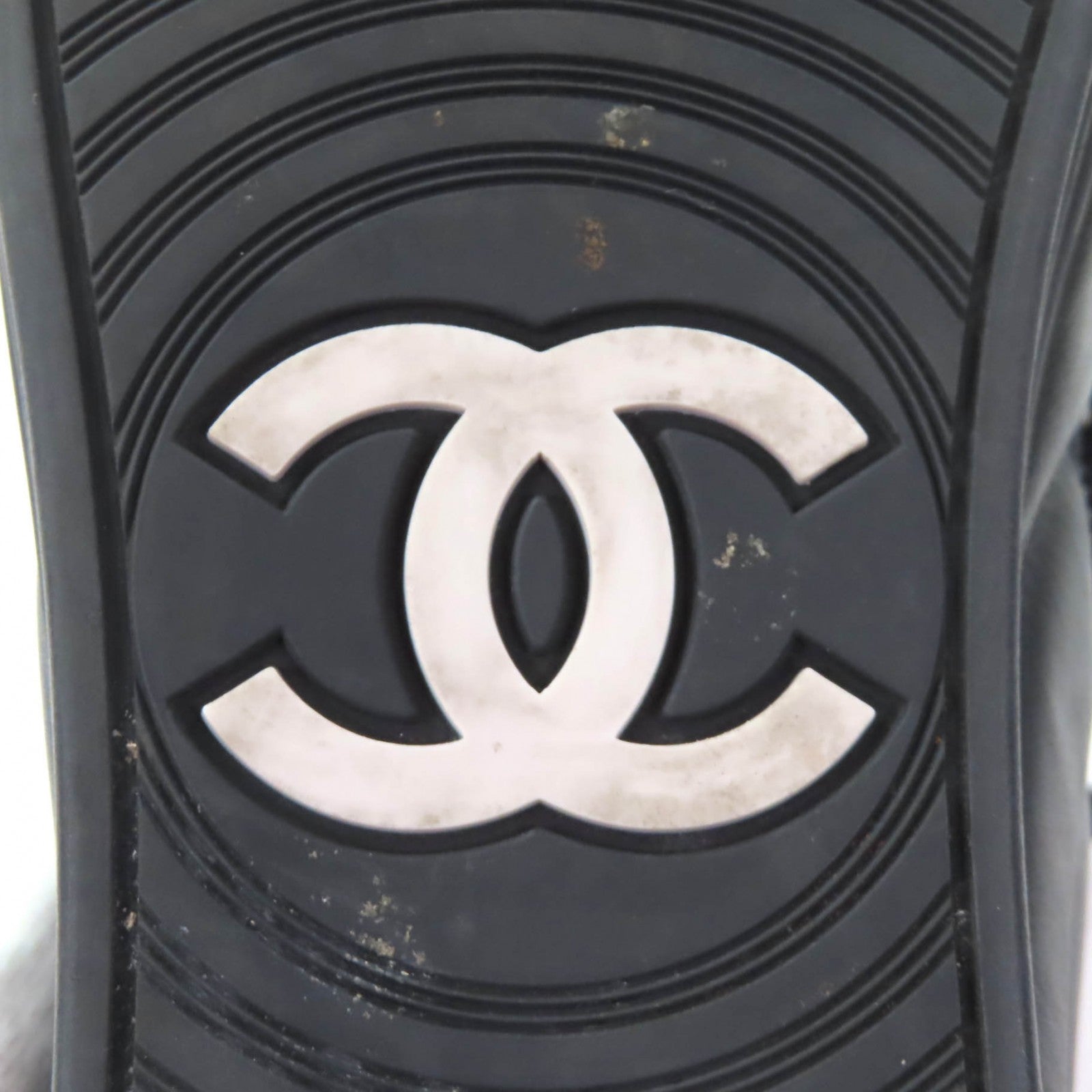 CHANEL ハイカットスニーカー