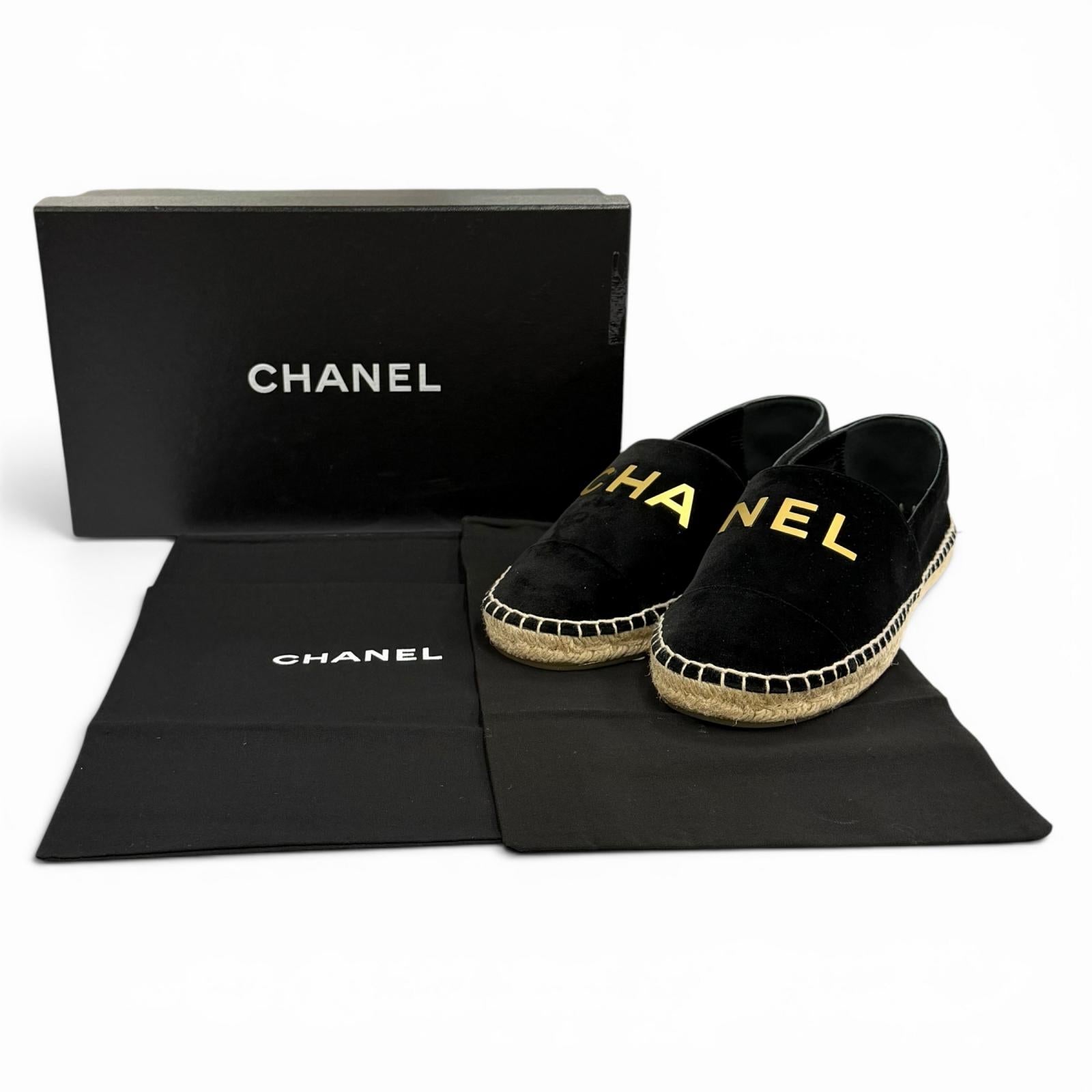 CHANEL スリッポン