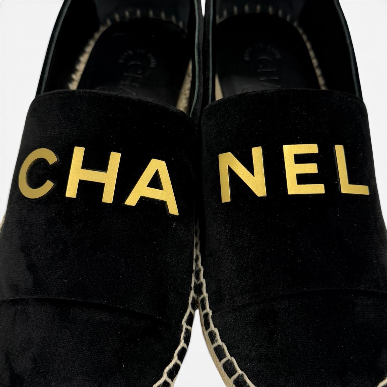 CHANEL スリッポン