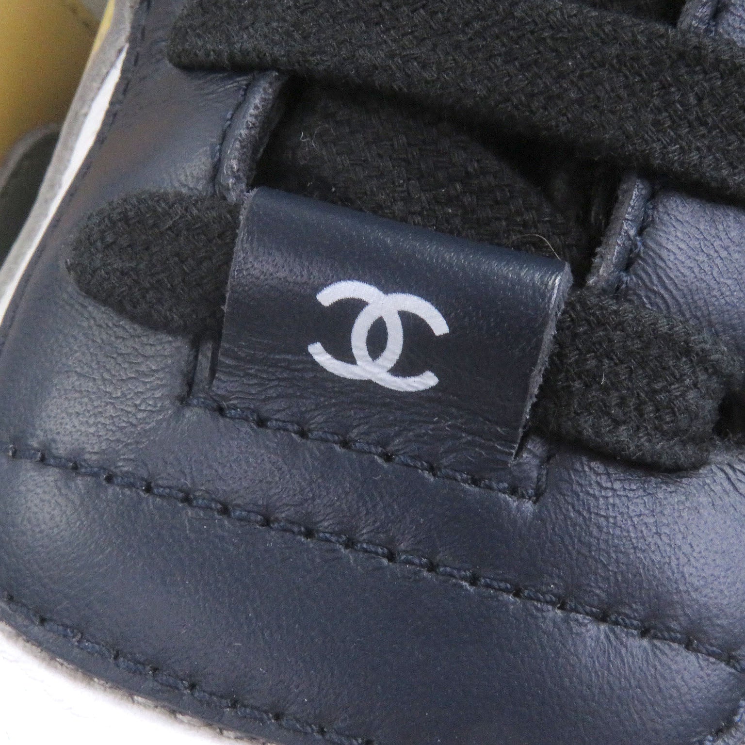 CHANEL ハイカットスニーカー