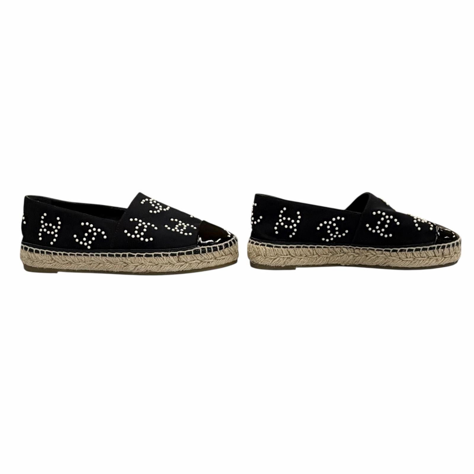 CHANEL スリッポン