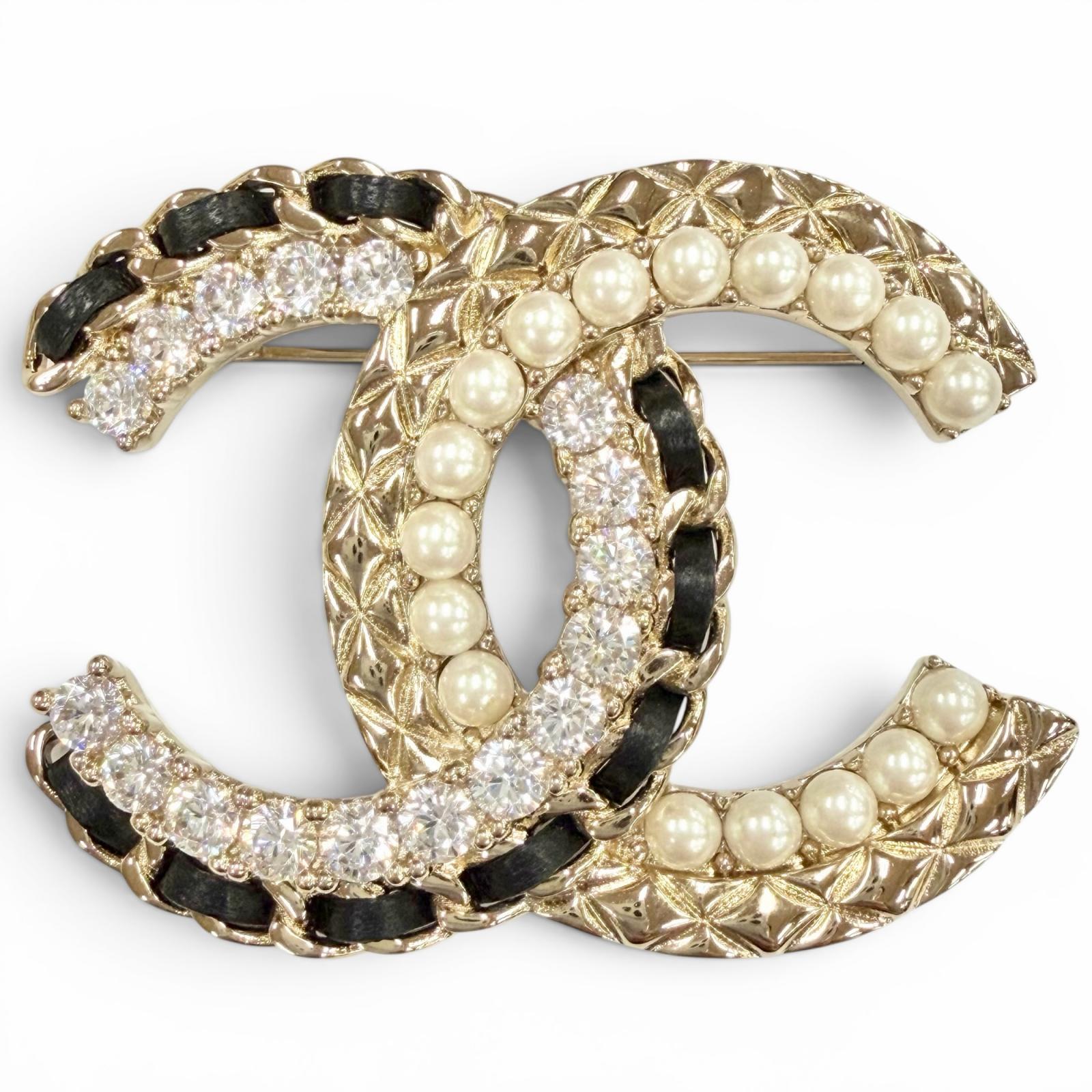 CHANEL gold CC logo leather pearl crystal women's accessory / シャネル レディース ゴールド CCロゴ レザー パール クリスタル アクセサリー