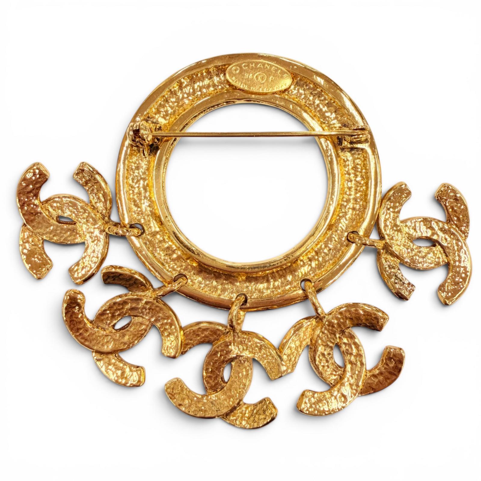 CHANEL Gold Brooch Women 5-Link COCO Mark Circle Swing 03