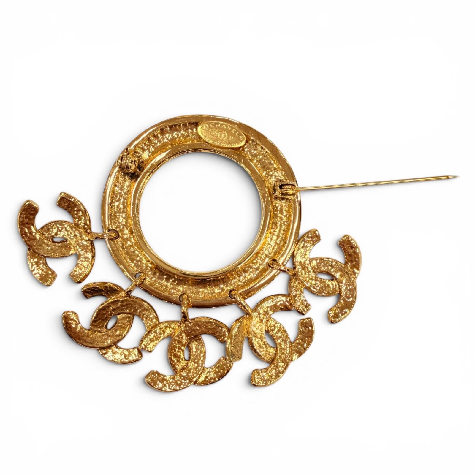 CHANEL Gold Brooch Women 5-Link COCO Mark Circle Swing 05