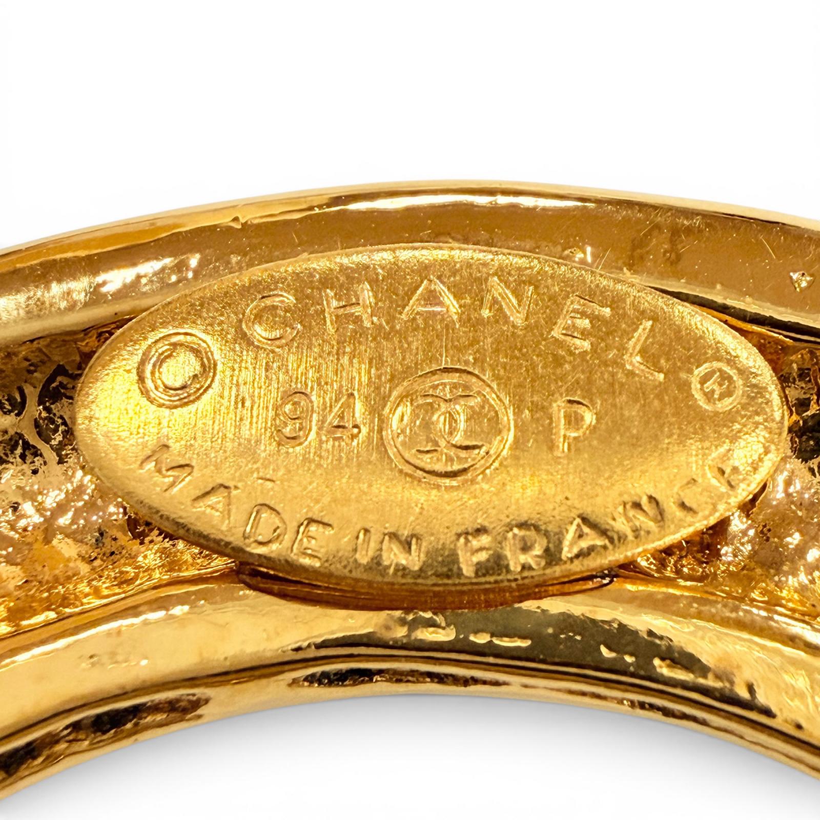 CHANEL Gold Brooch Women 5-Link COCO Mark Circle Swing 06