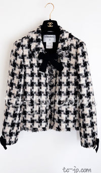 CHANEL 04PF Ivory Beige Bow Ribbon Jacket Skirt Suit 38 42 シャネル アイボリー ベージュ リボン ツイード ジャケット スカート スーツ 即発