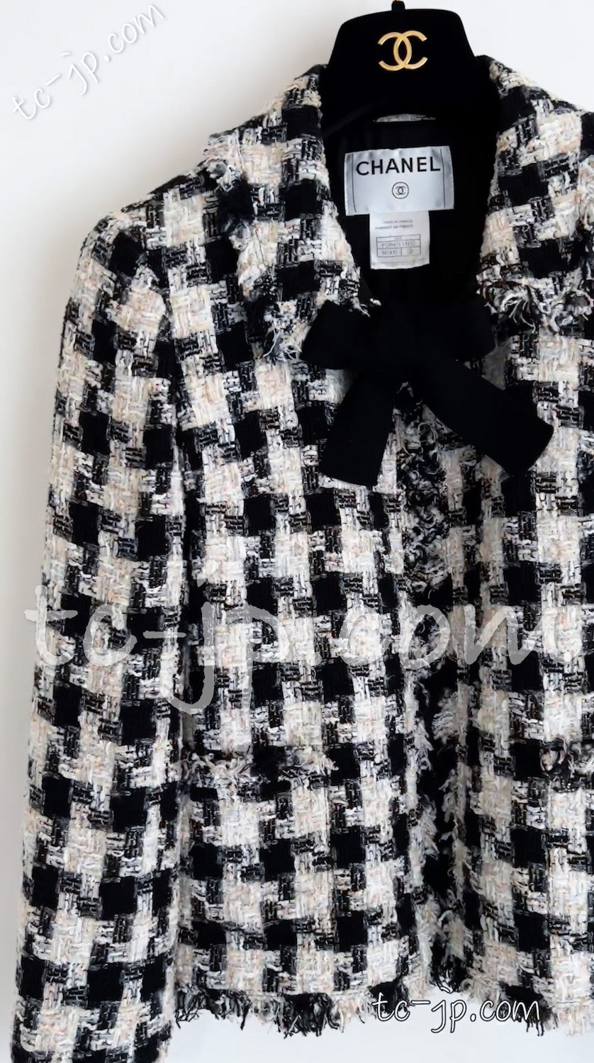 CHANEL 04PF Ivory Beige Bow Ribbon Jacket Skirt Suit 38 42 シャネル アイボリー ベージュ リボン ツイード ジャケット スカート スーツ 即発