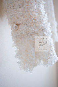 CHANEL 05S Ivory White Pearl Buttons Lesage Tweed Jacket Skirt Suit 40 42 シャネル アイボリー ホワイト パール CC ボタン ルサージュ ツイード ジャケット スカート スーツ 即発