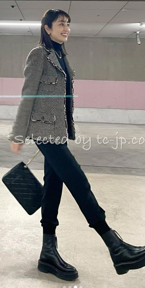 CHANEL 06A Black Herringbone Chevron Wool Tweed Jacket Skirt Suit 34 シャネル ブラック シェベロン ウール ツイード ジャケット スカート スーツ 即発 - TC JAPAN