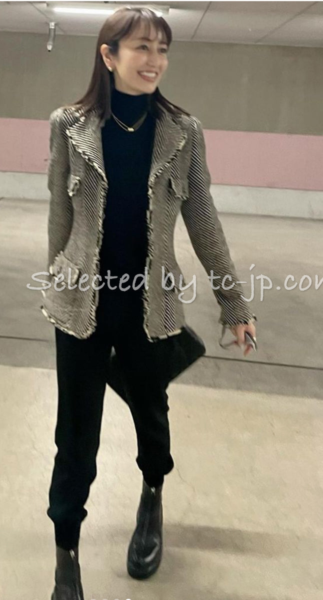 CHANEL 06A Black Herringbone Chevron Wool Tweed Jacket Skirt Suit 34 シャネル ブラック シェベロン ウール ツイード ジャケット スカート スーツ 即発 - TC JAPAN