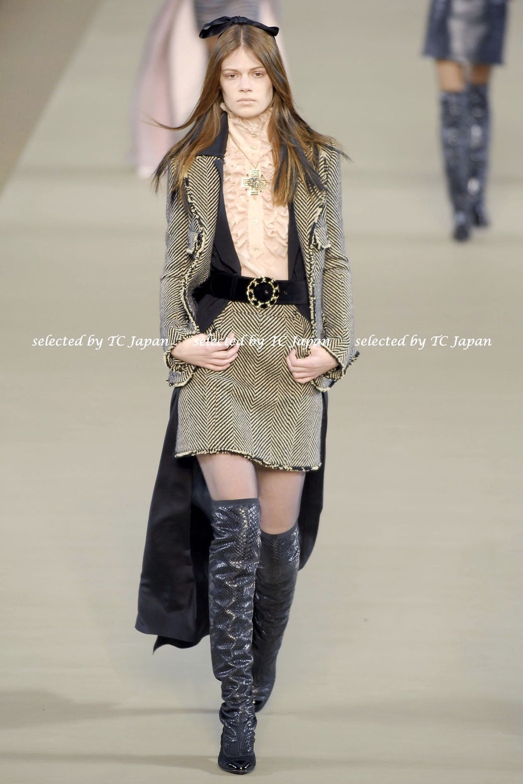 CHANEL 06A Black Herringbone Chevron Wool Tweed Jacket Skirt Suit 34 シャネル ブラック シェベロン ウール ツイード ジャケット スカート スーツ 即発 - TC JAPAN