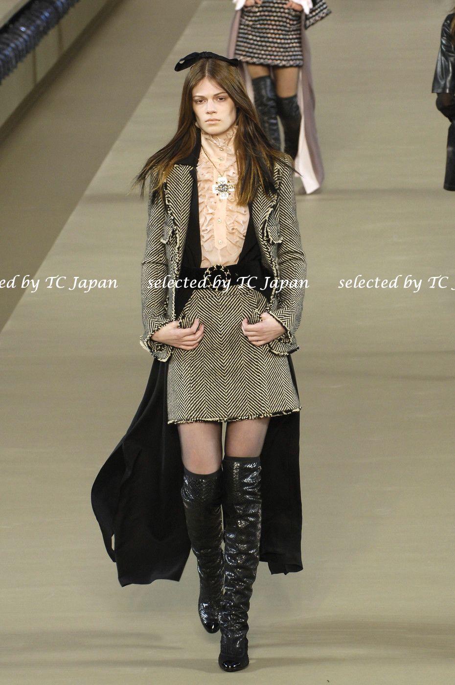 CHANEL 06A Black Herringbone Chevron Wool Tweed Jacket Skirt Suit 34 シャネル ブラック シェベロン ウール ツイード ジャケット スカート スーツ 即発 - TC JAPAN