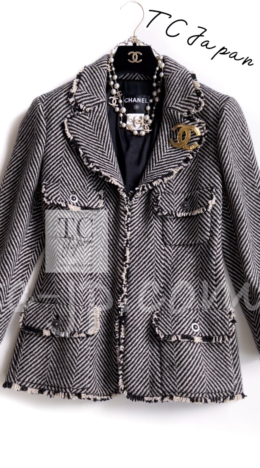 CHANEL 06A Black Herringbone Chevron Wool Tweed Jacket Kate Moss 38 シャネル ブラック シェベロン ウール ツイード ジャケット ケイトモス着 即発 - TC JAPAN