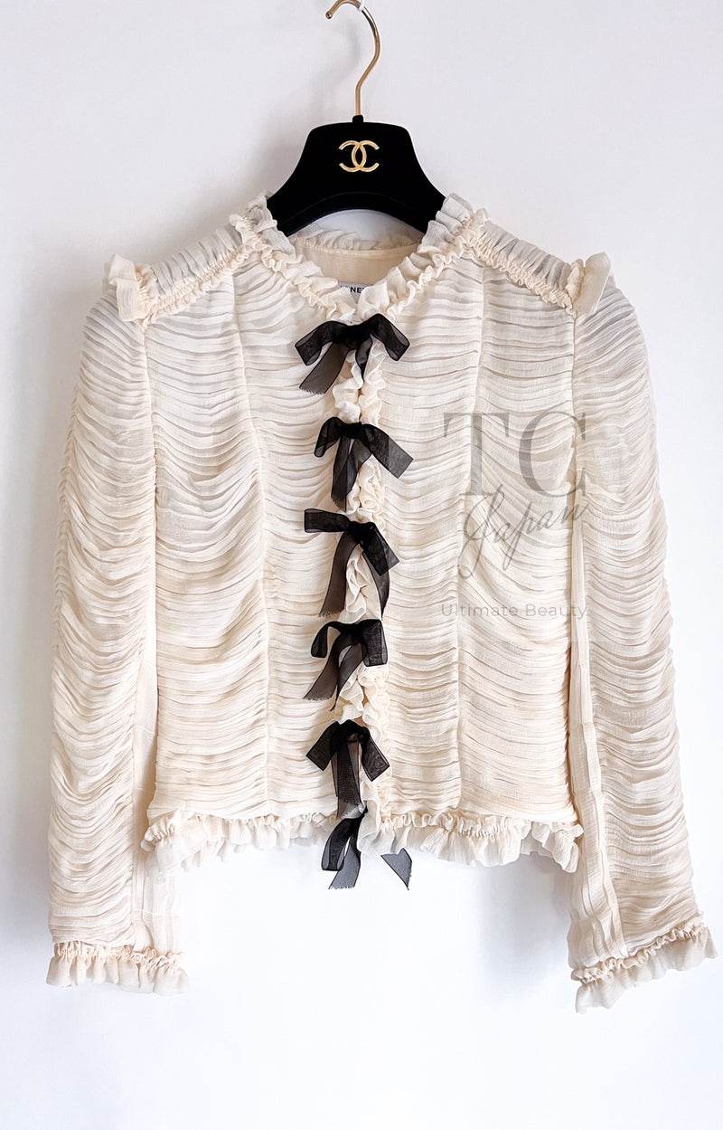 CHANEL 06A Creme Ivory Ribbon Silk Cardigan Jacket Top 34 36 38 シャネル クリーム アイボリー リボン シルク ブラウス カーディガン ジャケット 即発