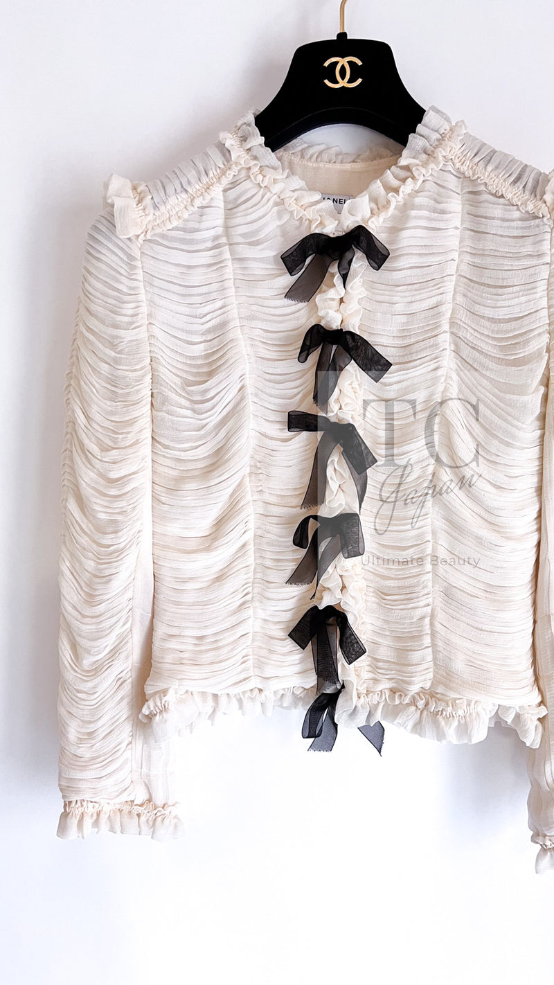 CHANEL 06A Creme Ivory Ribbon Silk Cardigan Jacket Top 34 36 38 シャネル クリーム アイボリー リボン シルク ブラウス カーディガン ジャケット 即発