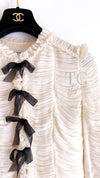 CHANEL 06A Creme Ivory Ribbon Silk Cardigan Jacket Top 34 36 38 シャネル クリーム アイボリー リボン シルク ブラウス カーディガン ジャケット 即発